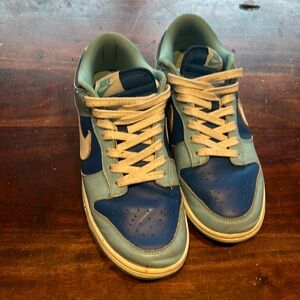 Size 7 argon Nike dunk in good condition!